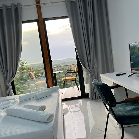 Restorant Hotel Xheni ドゥラス エクステリア 写真
