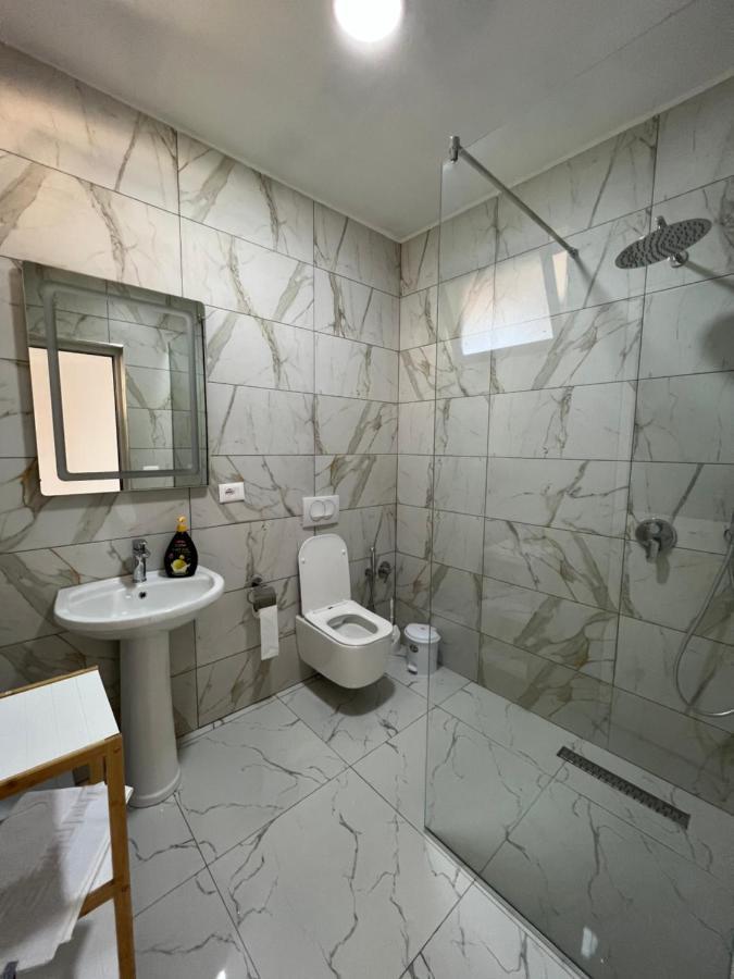 Restorant Hotel Xheni ドゥラス エクステリア 写真