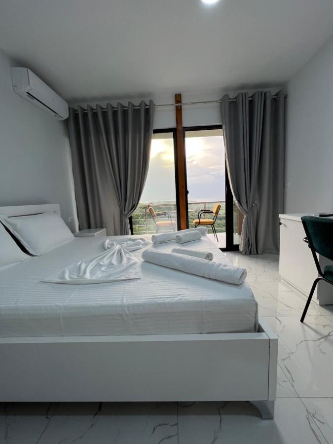 Restorant Hotel Xheni ドゥラス エクステリア 写真